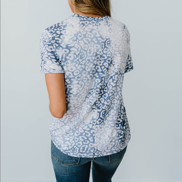 Fading Away Leopard V-Neck in Navy - Picture 5 of 11